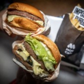 MOS Burger: Thương hiệu thức ăn nhanh thuần Nhật